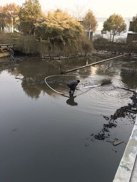 兰亭校区清淤,清障畅通池塘